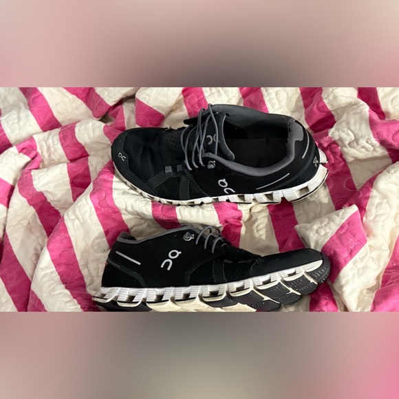 ONcloud Women's Black Athletic Shoes 8.5 - Picture 3 of 3